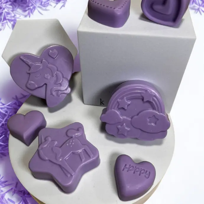 Jabón artesanal aroma fresa "Modelo Unicornio"